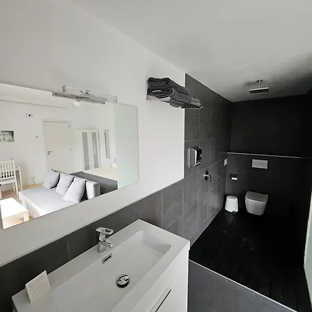 Jingtu Wellness & * Comares
