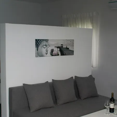 Jingtu Wellness & Comares